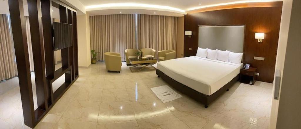 Hotel Tower Inn, Chittagong Bagian luar foto